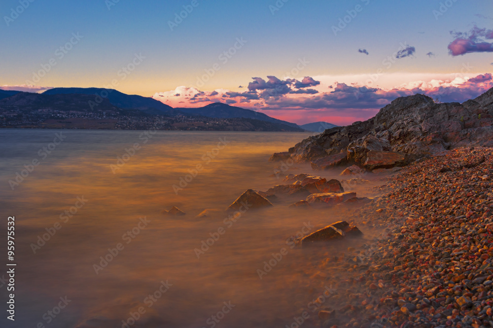 Fototapeta premium Okanagan Lake Sunset, Kelowna British Columbia Canada