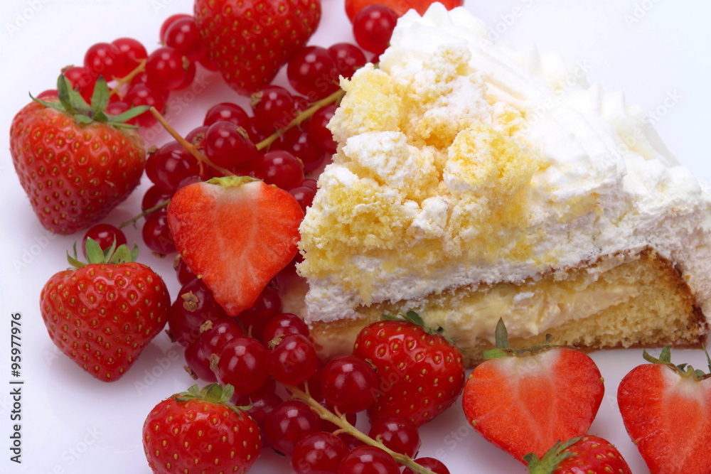 Torta mimosa e frutti rossi Torta mimosa e frutti rossi