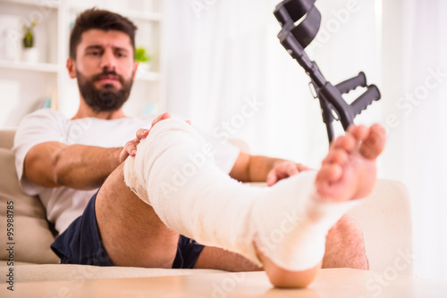 Photos Injury man in doctor