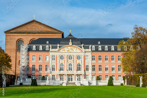 Electoral Palace in Trier in autumn, Germany © Tomasz Czajkowski