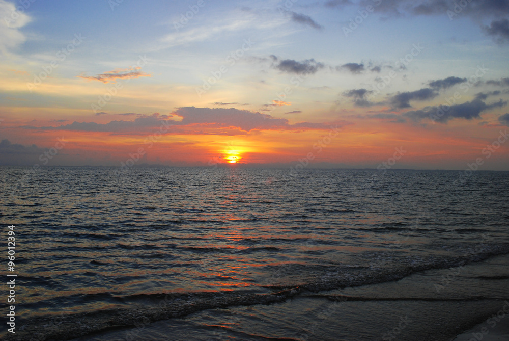 Fototapeta premium Beautiful sunset over the sea