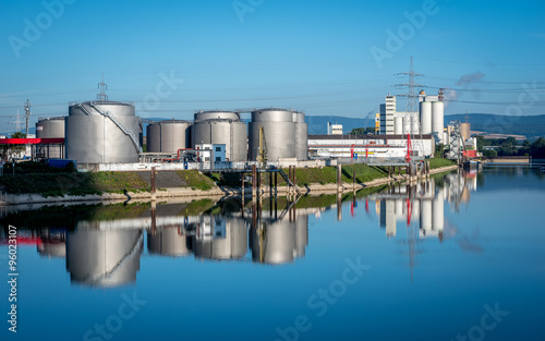 Zoll und Binnenhafen Mainz mit Wasserspiegelung photo