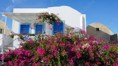 Fototapeta Naklejka Na Ścianę i Meble -  traditional greece architecutre in oia on santorini island