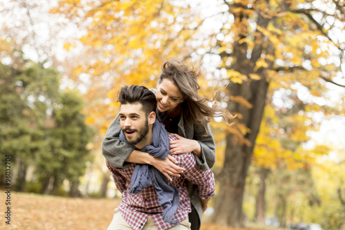 Young couple in the autumn ...