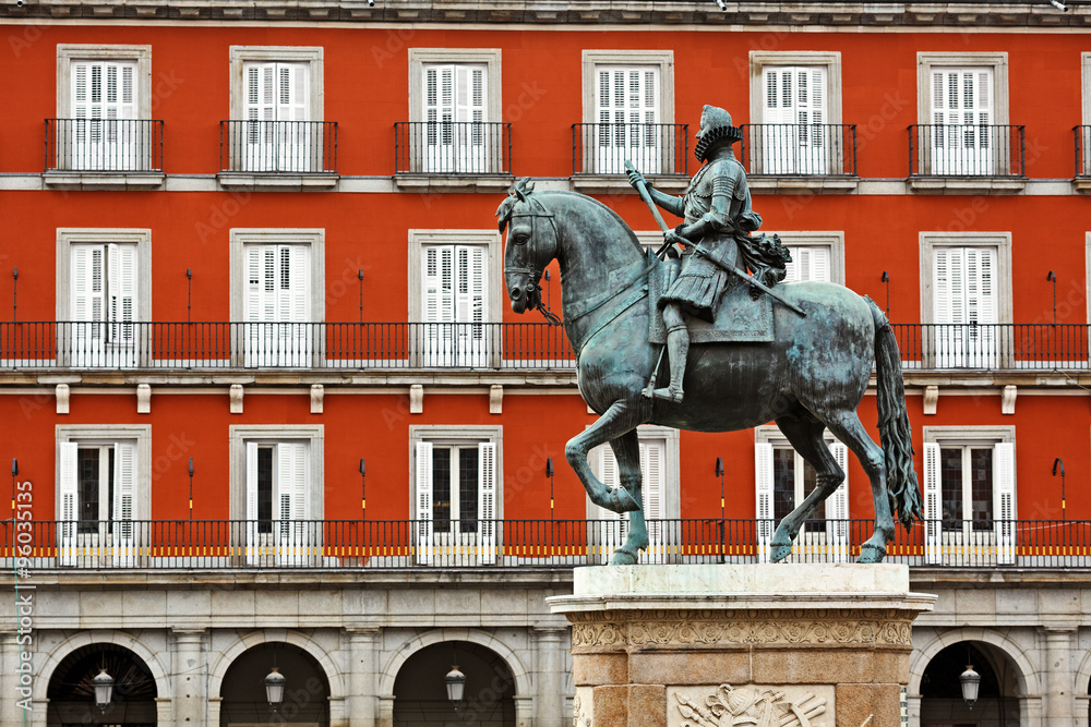 Madrid, Plaza Mayor, Bronze Statue of Felipe III Madrid, Plaza Mayor, Bronze Statue of Felipe III