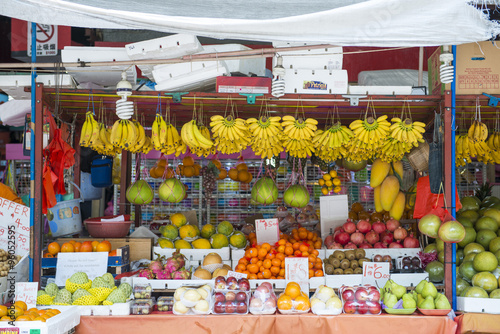 Fototapeta Naklejka Na Ścianę i Meble -  fruits shop in market , Bugis Market