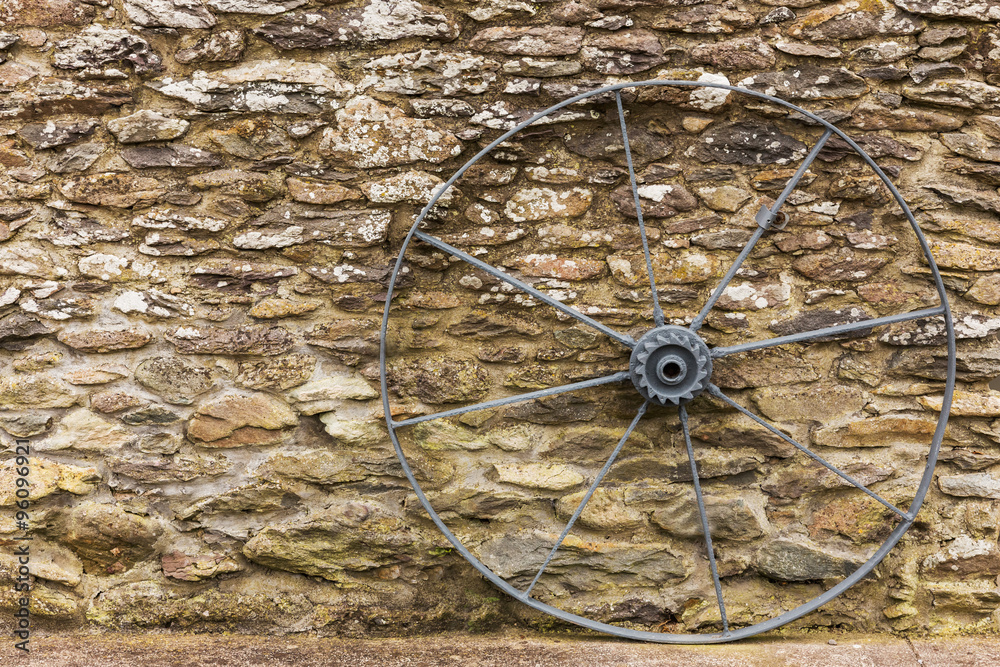 スコットランドのの壁 An Irish old wheel and wall of the stone