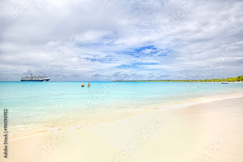 Fototapeta Naklejka Na Ścianę i Meble -  The view of a beach  on uninhabited island Half Moon Cay (The Ba