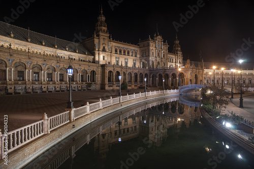 Hermosa y monumental plaza de España de Sevilla, Andalucía © Antonio ciero