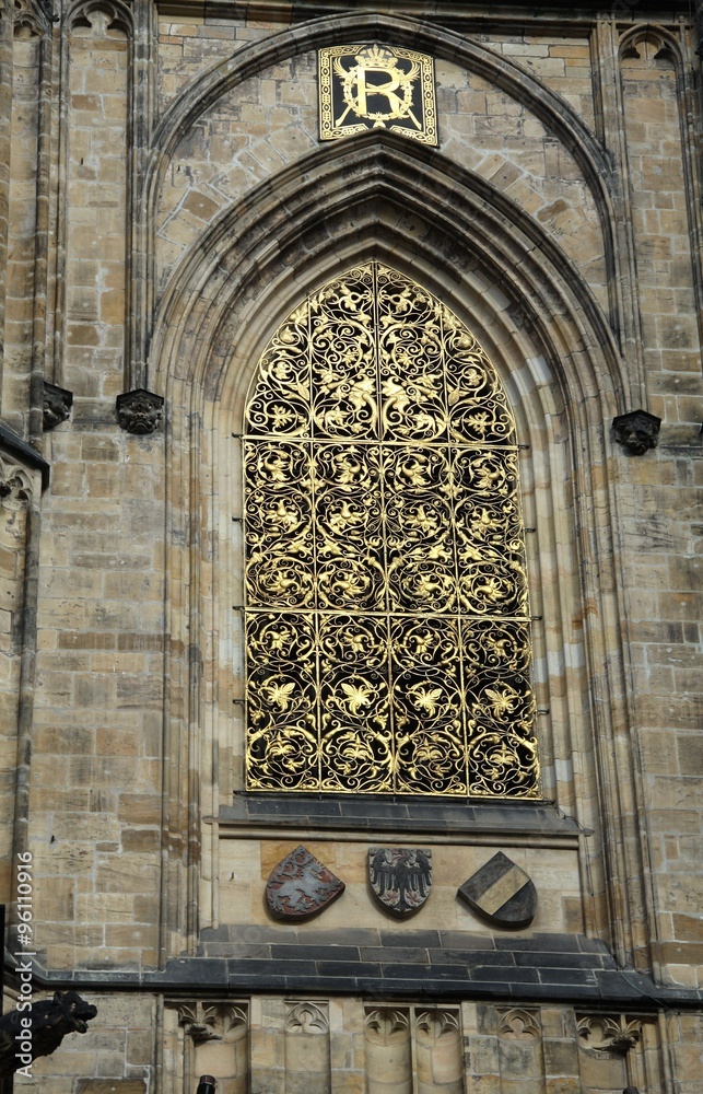 Gotisches Fenster im Burgviertel von Prag