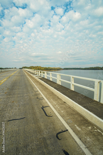 Road crossing Palmar reservoir