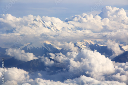 Photo Mountains and clouds - aerial view