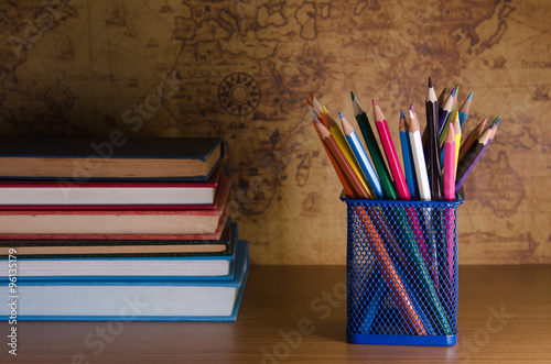 Fotografie color pencil box on wooden table