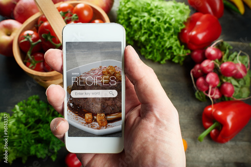 Obraz na płótnie Food recipes on smart phone w salonie