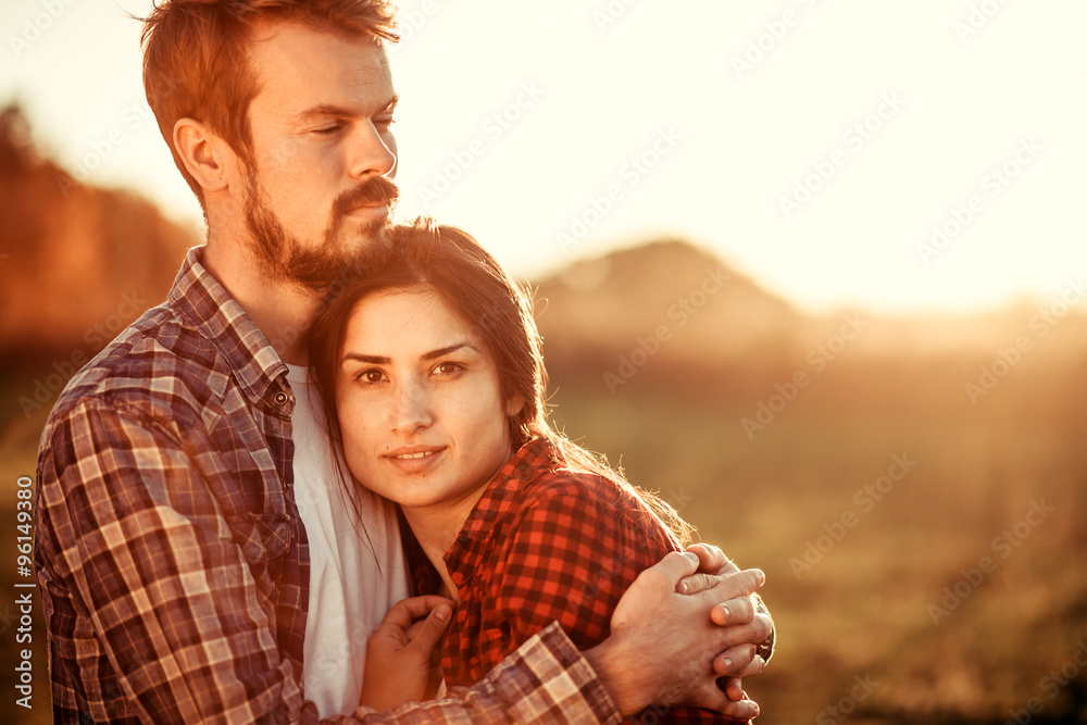Loving couple/Loving couple hugging outdoors Loving couple/Loving couple hugging outdoors