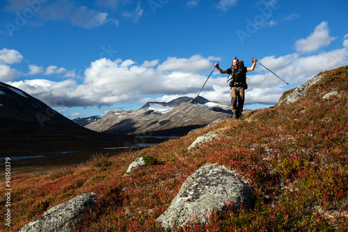 Wanderer im Norwegischen Fjäll im Herbst