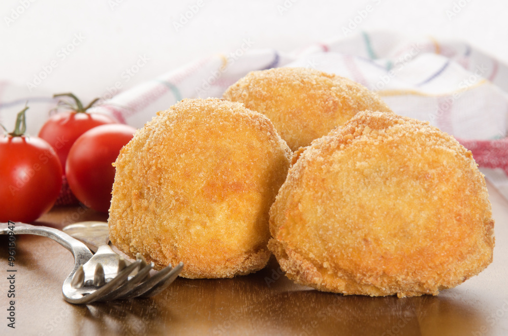 fried potato balls and tomato