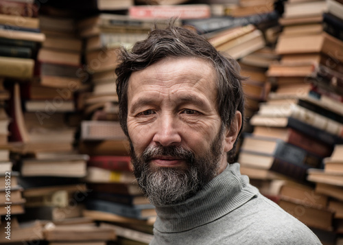 Canvas Print Portrait of senior man with beard on book market