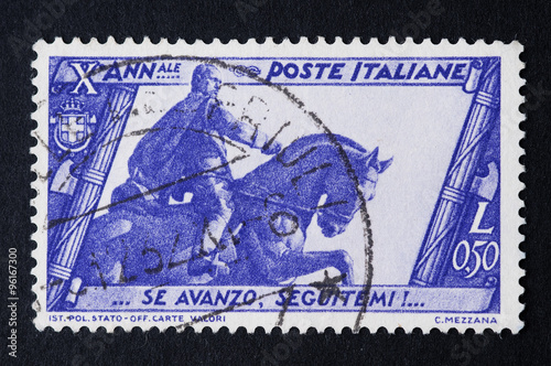 francobollo commemorativo italiano usato
