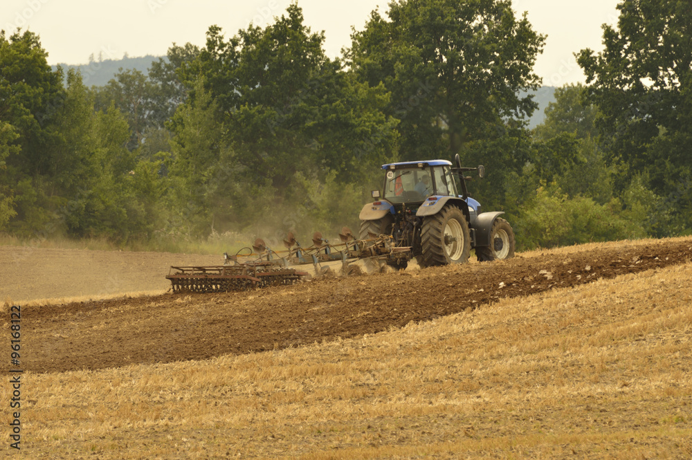 Obraz premium work in the field plowing
