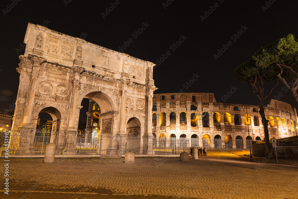 Night view of Arch of Constantine and colosseum