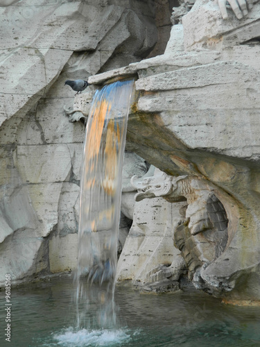 Fototapeta Naklejka Na Ścianę i Meble -  Fountain of Four Rivers with water flowing and sunlight reflecti