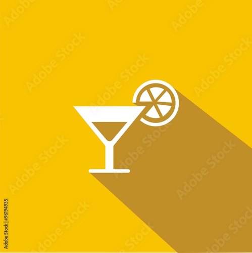 Icono refresco en copa con naranja amarillo sombra