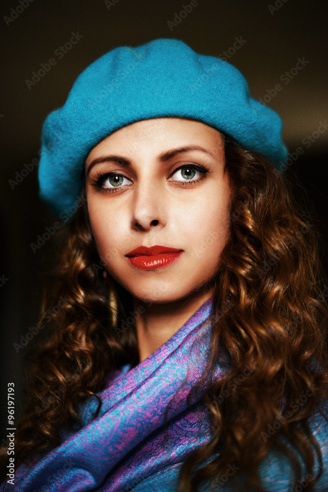 sexy femme avec béret sexy femme avec béret