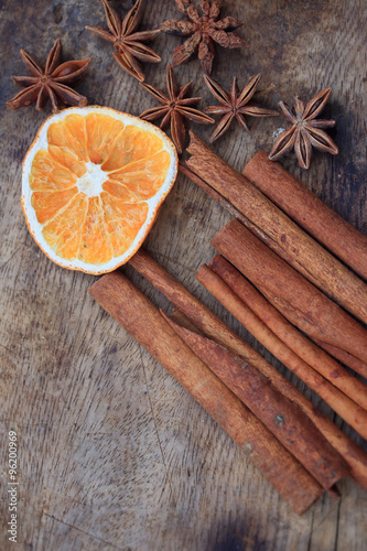 Fototapeta Naklejka Na Ścianę i Meble -  dries orange aroma spices