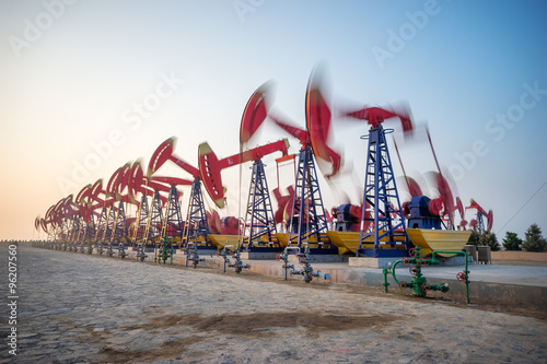 Bilde på lerret working oil-rig in oilfield in clear sky