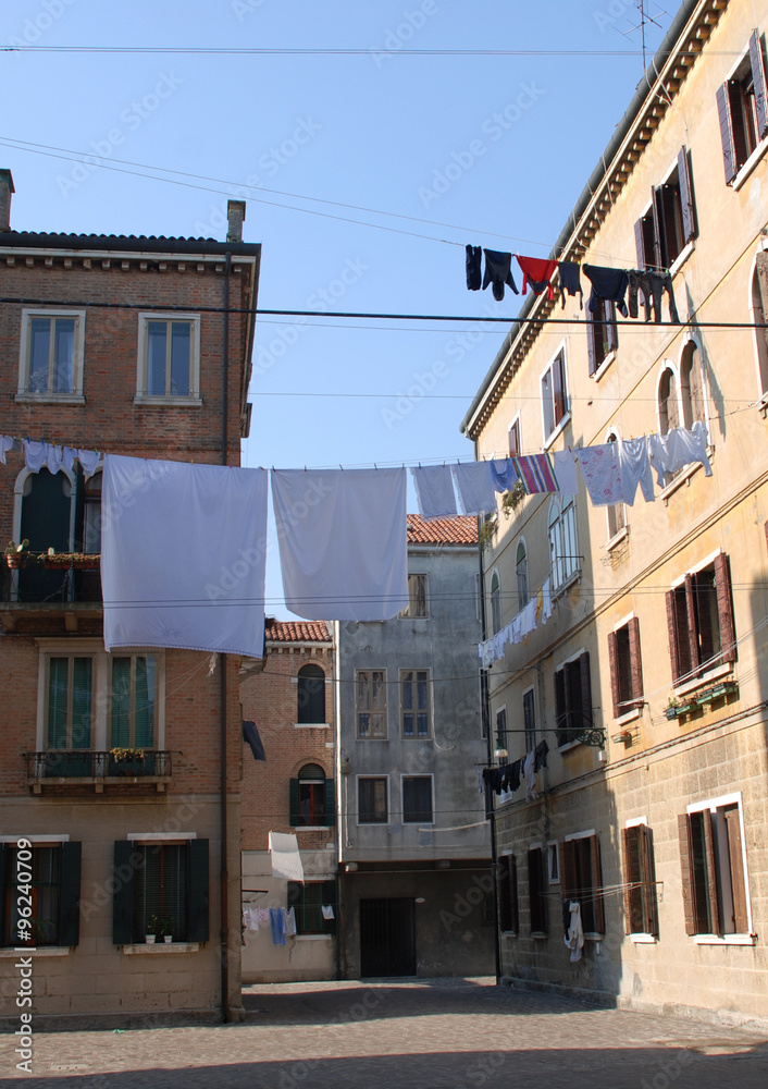 Obraz premium Washing in Venice Backstreet