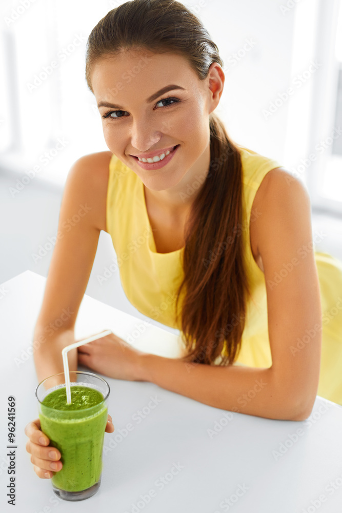Healthy Woman. Portrait Of Beautiful Smiling Girl Drinking Green Detox Vegetable Juice. Healthy Lifestyle, Food And Eating. Drinks. Diet And Fitness, Health And Beauty Concept. Healthy Woman. Portrait Of Beautiful Smiling Girl Drinking Green Detox Vegetable Juice. Healthy Lifestyle, Food And Eating. Drinks. Diet And Fitness, Health And Beauty Concept.