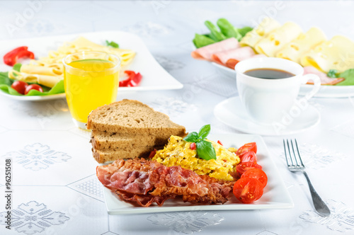 Fototapeta Naklejka Na Ścianę i Meble -  scrambled eggs and bacon