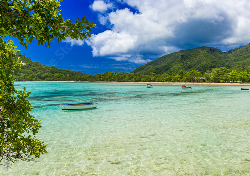 Anse I'Islette on Mahe in Seychelles © Simon Dannhauer