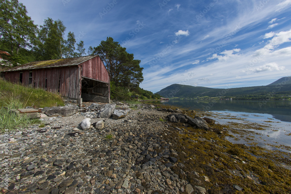Hütte am Fjord