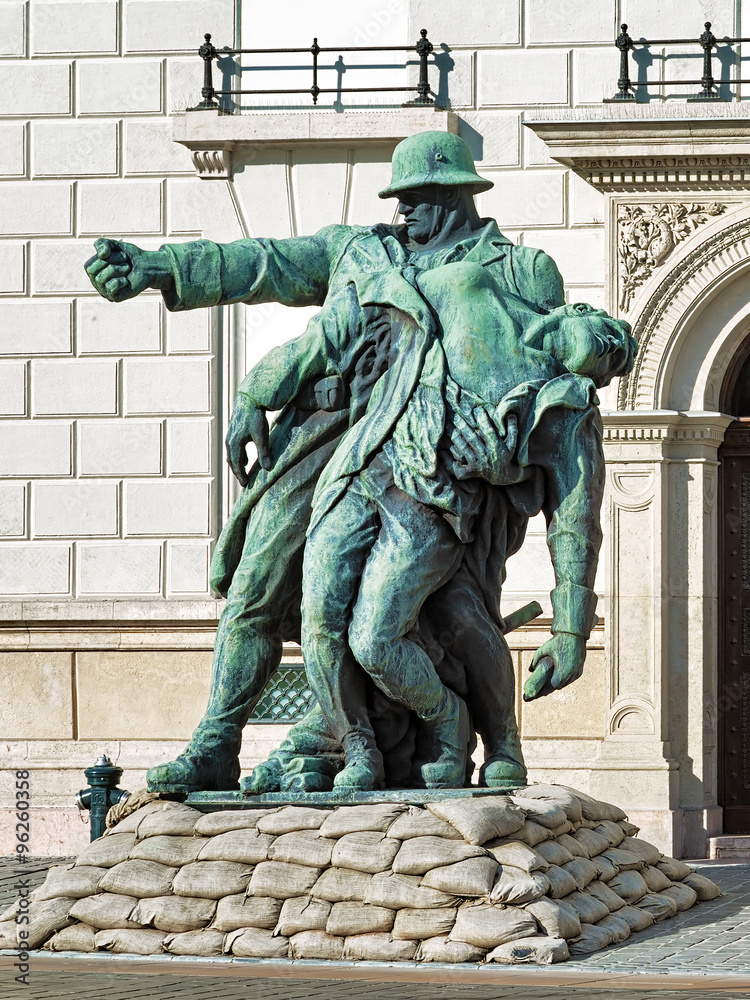 Naklejka premium The Brother-in-Arms sculpture in Budapest, Hungary