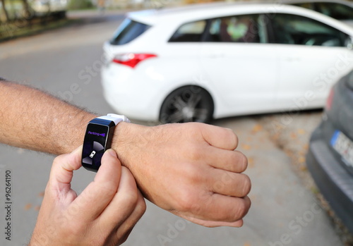Auto mit Smartwatch automatisch ausparken lassen 3 photo