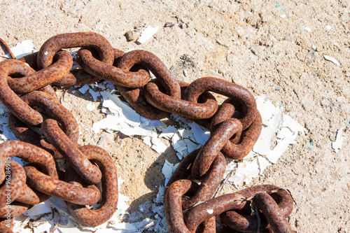 heavy rusty chain © amyinlondon