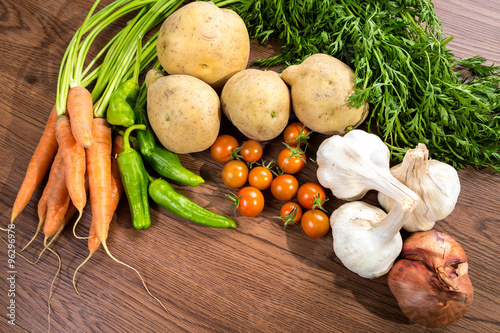 Tableau sur toile organic vegetables cooking ingredients top view