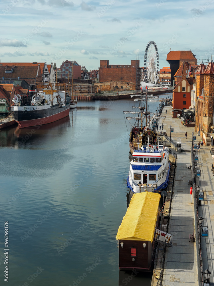 Obraz premium Old town of Gdansk at Motlawa river, Poland - panorama