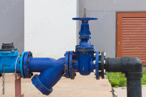 Water valve and steel pipe