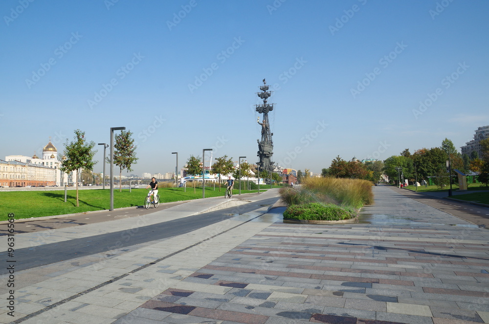 MOSCOW, RUSSIA - SEPTEMBER 25, 2015: Crimean embankment. Monument To Peter The Great