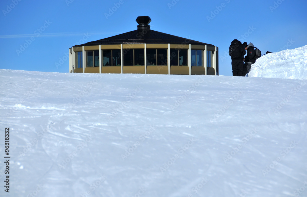 the-worlds-highest-revolving-restaurant-on-the-mittel-allalin-above