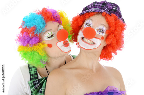 Clowns in Kostüm sind albern und lustig zu Karneval, Fasching oder Fastnacht