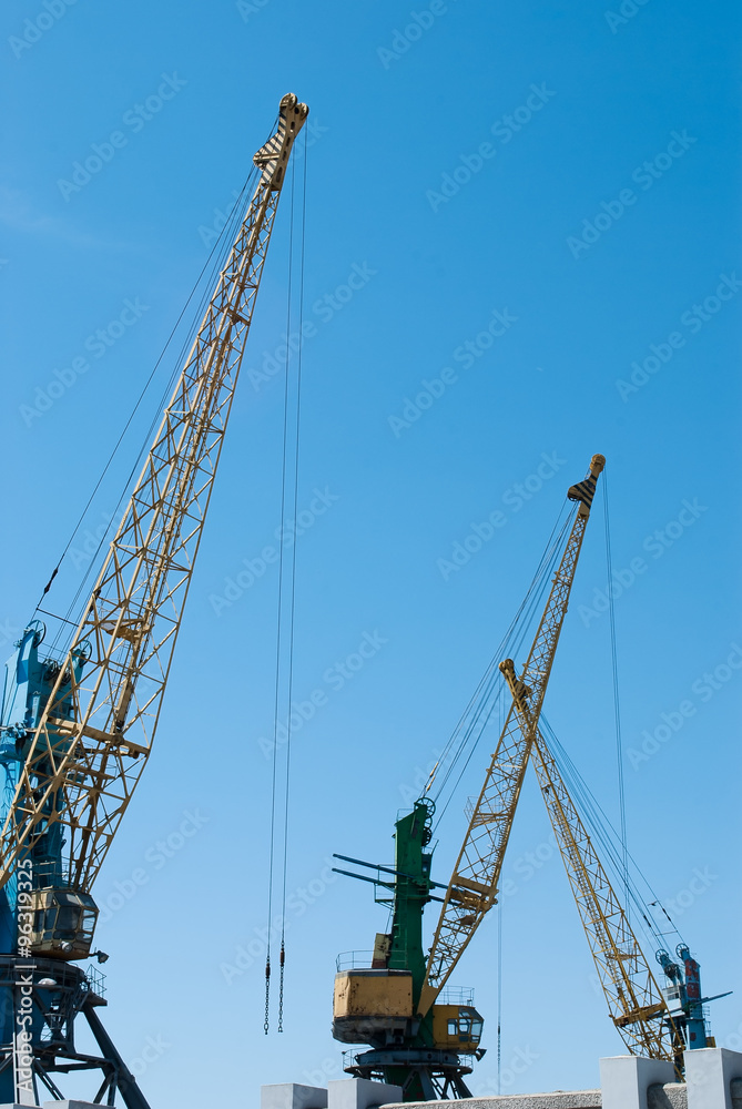 Cargo cranes