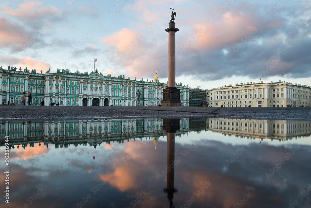 Санкт-Петербург. Дворцовая площадь. Отражение