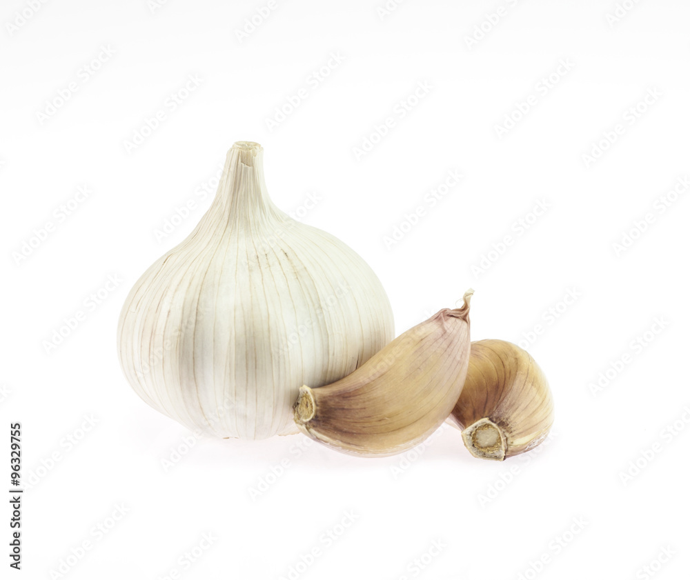 Obraz premium Fresh garlic isolated on white background
