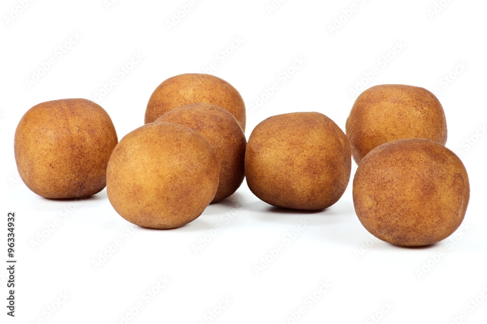 Lübecker Marzipankartoffeln isoliert auf weißem Hintergrund Lübecker Marzipankartoffeln isoliert auf weißem Hintergrund