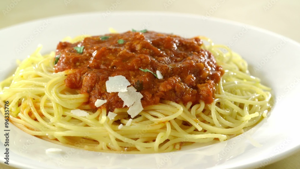 Putting parmesan chese on spaghetti shooting with high speed camera, phantom flex. Putting parmesan chese on spaghetti shooting with high speed camera, phantom flex.