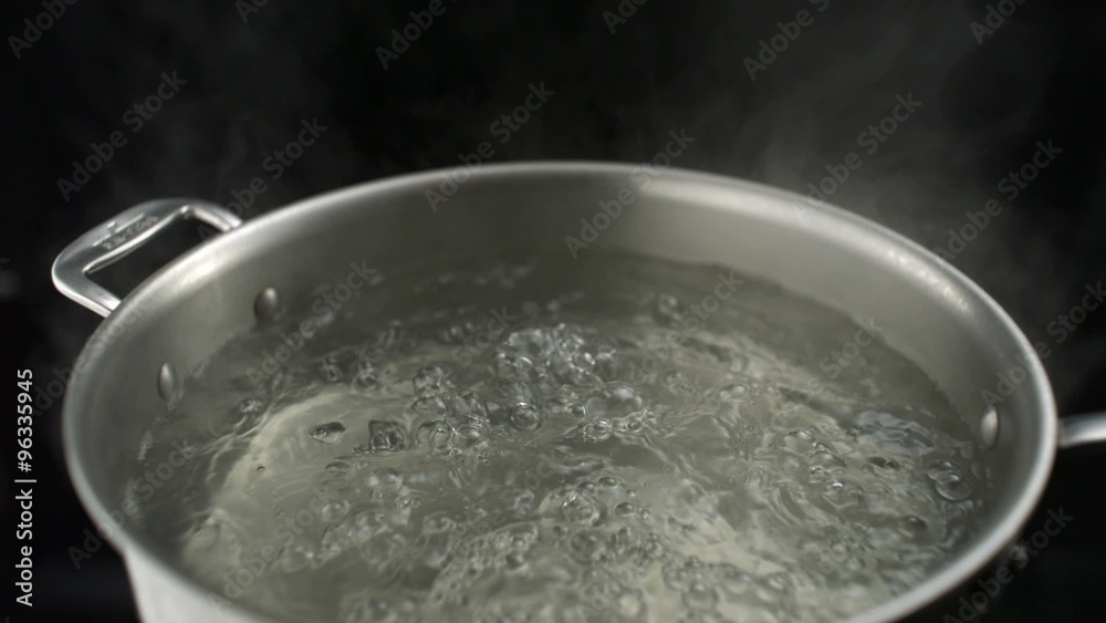 Boiling water in pot shooting with high speed camera, phantom flex. Boiling water in pot shooting with high speed camera, phantom flex.